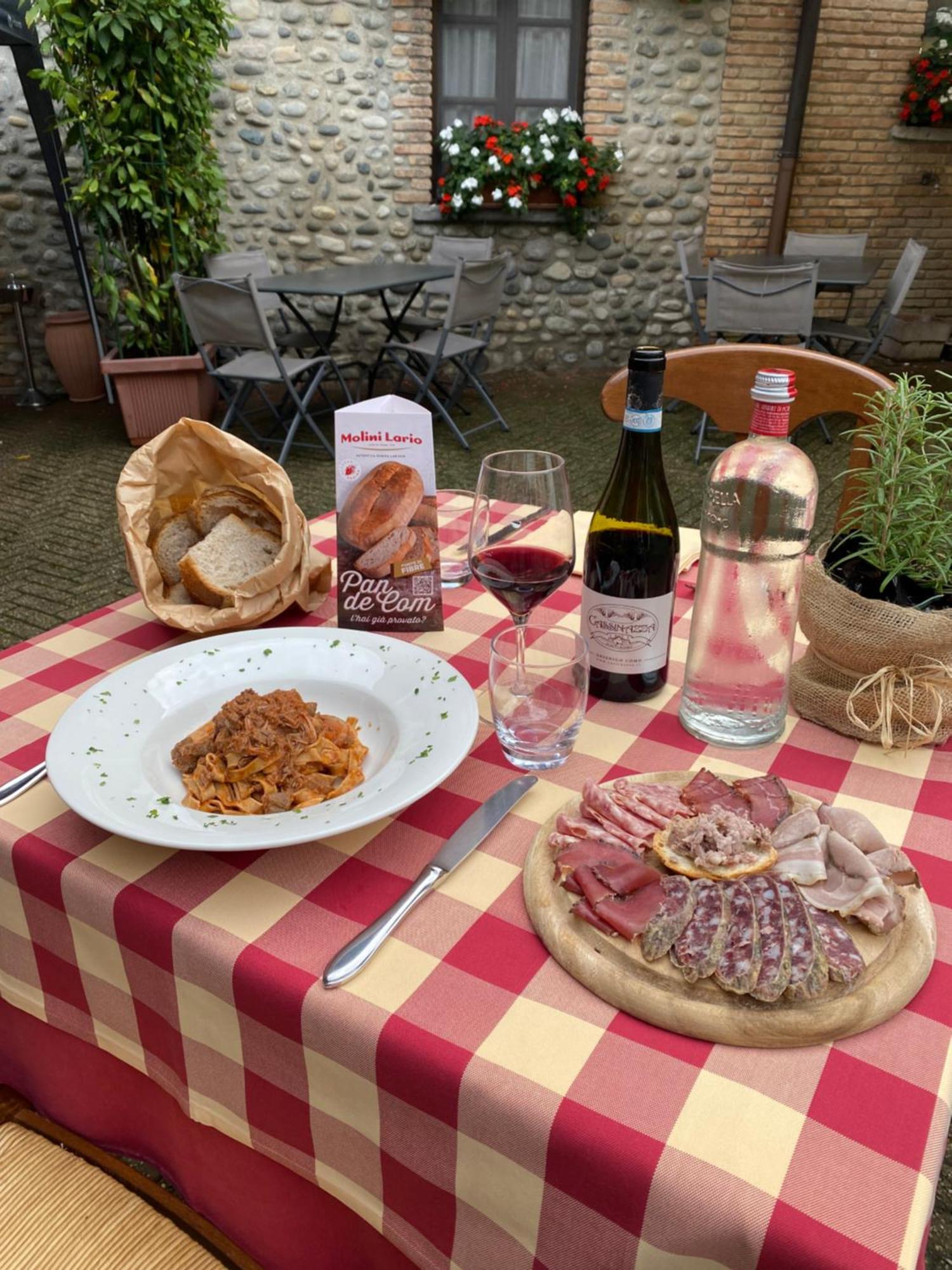Agriturismo Cassinazza Orsenigo Exteriör bild